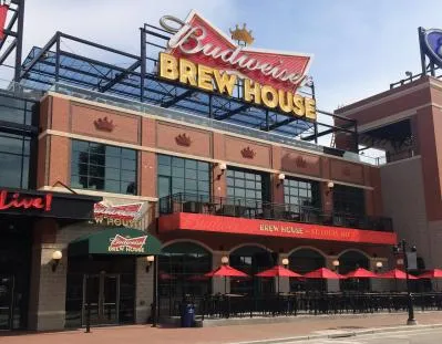 New door system in restaurant